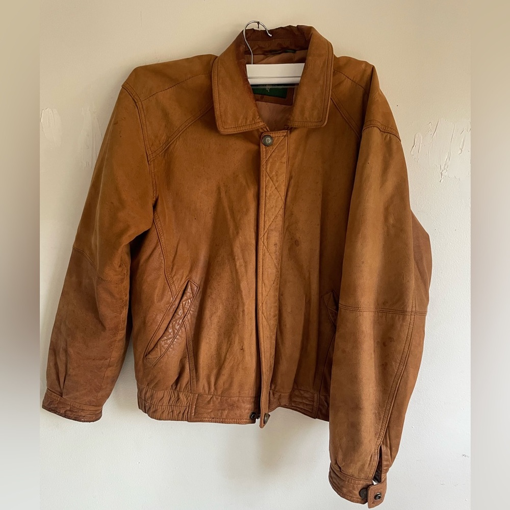 Men’s Leather Hunt Club Jacket. Preowned condition. Well loved. Vintage